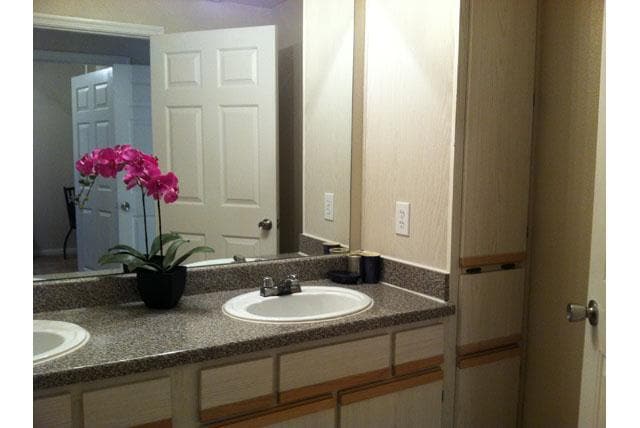 Bathroom - ONE09 West