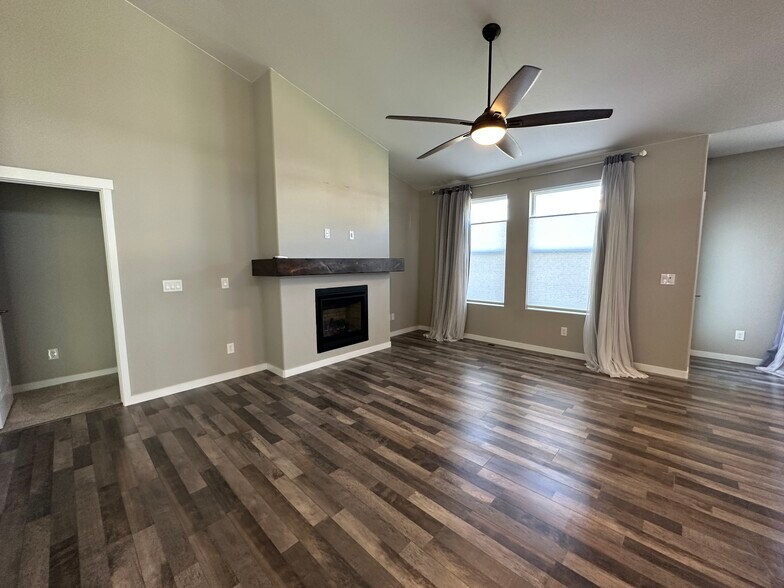 Building Photo - 6737 Sedgerock Ln