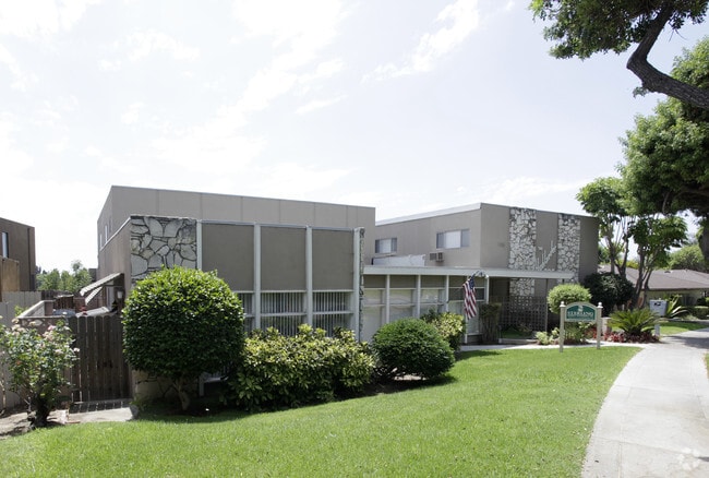 Primary Photo - The Highlander Apartments