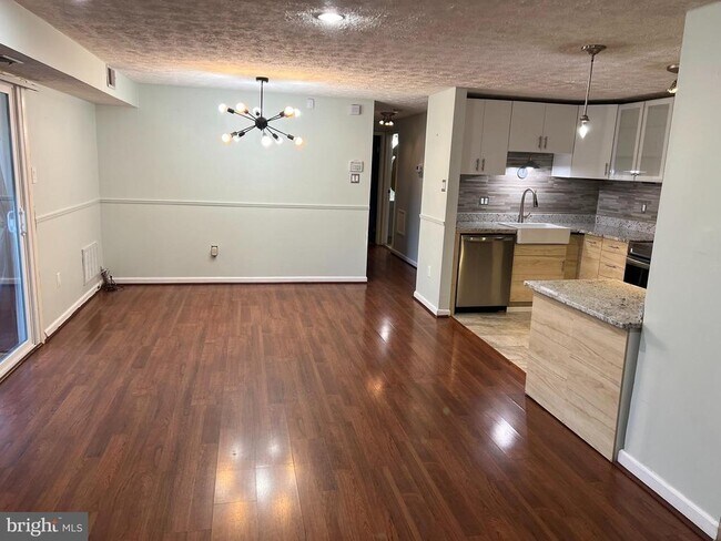 Building Photo - 12201 Peach Crest Dr