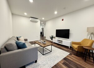 Building Photo - 451 Green Ln