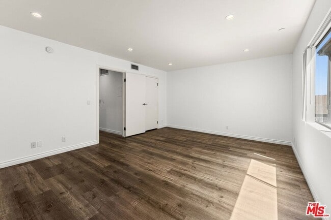 Building Photo - 6212 Fulton Ave