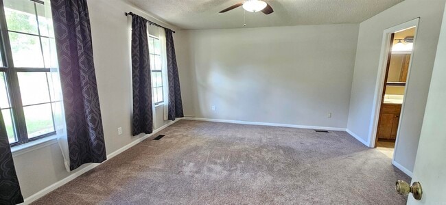 Building Photo - 107 Roundleaf Ct