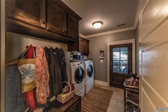 Building Photo - 1716 NE Wellman Ave