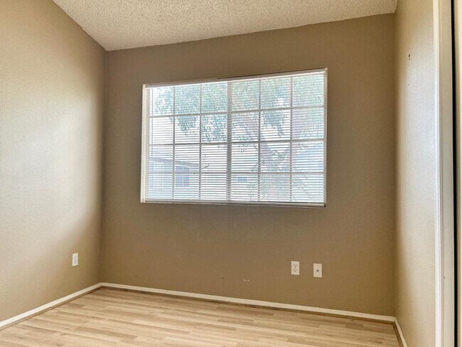 Building Photo - 2301 E University Dr