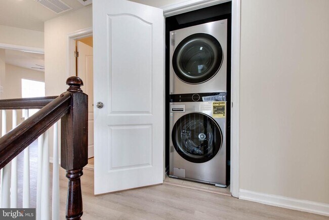 Building Photo - 1919 Beckman Ter