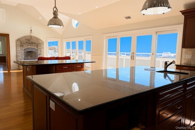 Building Photo - 510 Shore Dr