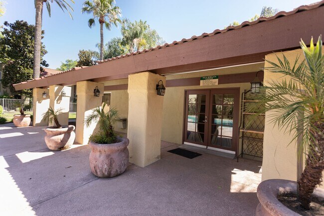 Building Photo - Villa Borgata Condo with Newer Flooring, P...