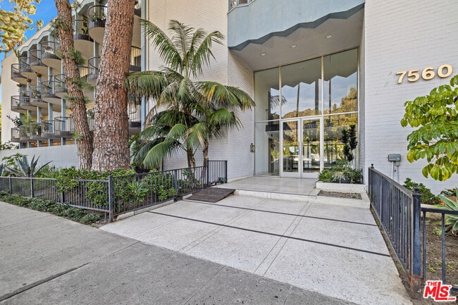 Building Photo - 7560 Hollywood Blvd