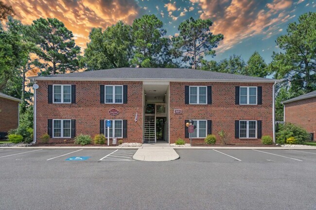 Building Photo - Rents always include high speed internet, cable, water, sewer, trash & pest control without any a...