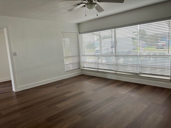 Building Photo - 1934 Wallace Ave