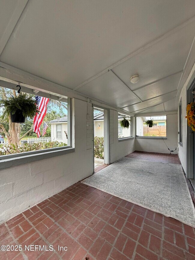 Building Photo - 509 Live Oak St