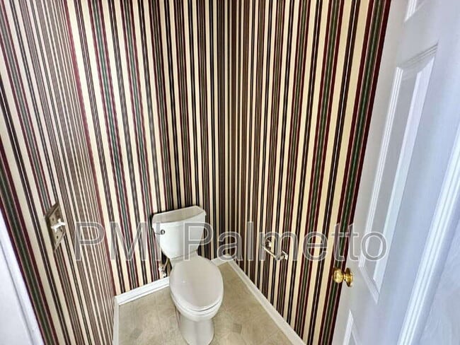 Building Photo - 303 Buckthorne Dr