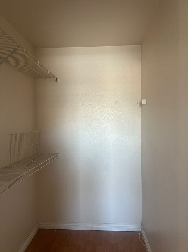 Building Photo - Cute One Bedroom, One Bath Condo
