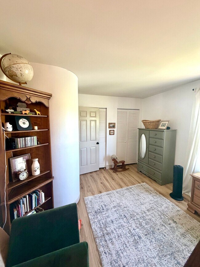 Building Photo - 60 Carriage House Dr