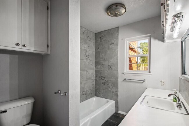 Building Photo - 309 Sherri Ln