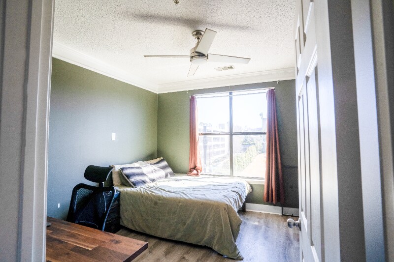 Building Photo - 401 16th St NW