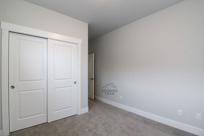 Building Photo - 2237 Legacy Ln