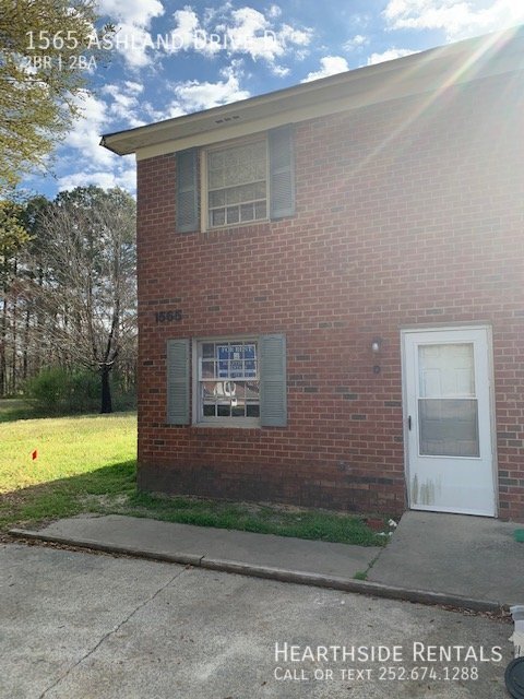 Primary Photo - 1565 Ashland Dr