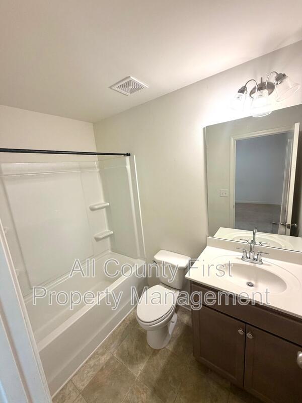 Building Photo - 887 Society Cir