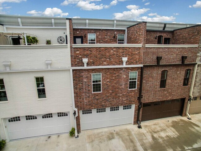 Building Photo - 319 NW A St