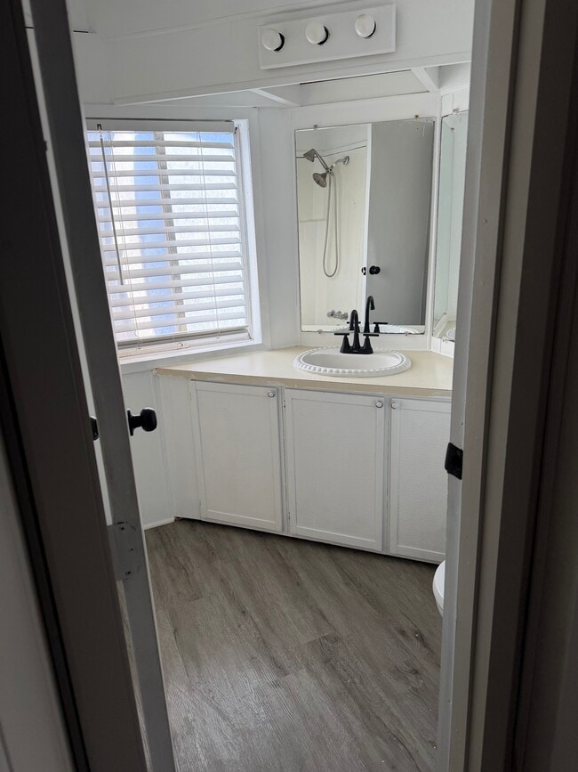 Building Photo - 10 Cedarvilla Dr