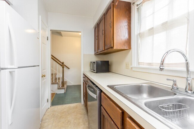 Building Photo - 1134 Mountain View Dr