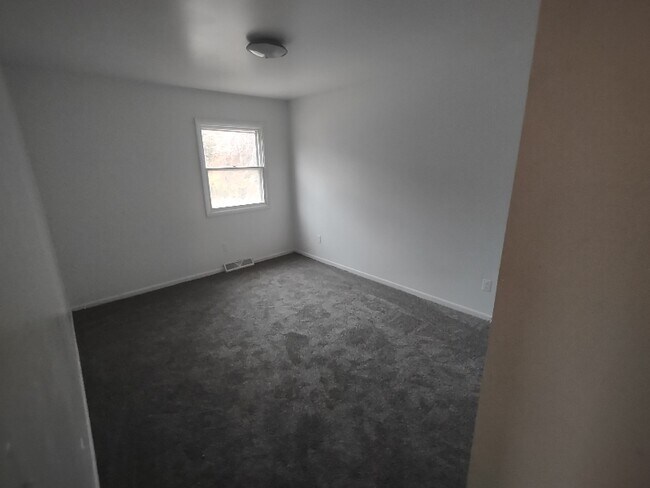 Building Photo - 1394 Carriage Hill Dr SE