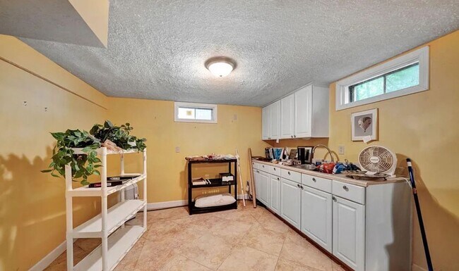 Building Photo - 809 Clifford Dr