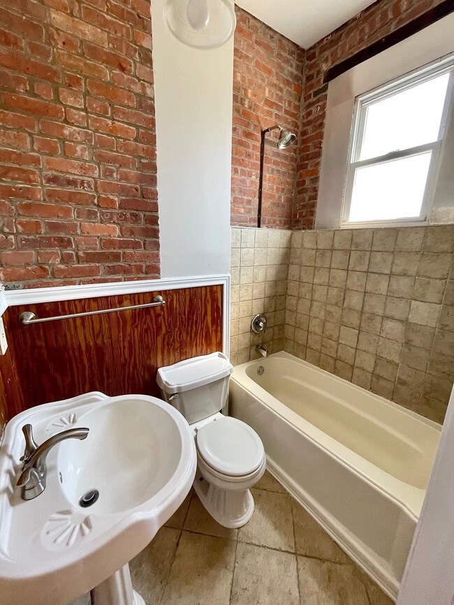 Building Photo - 313 5th St