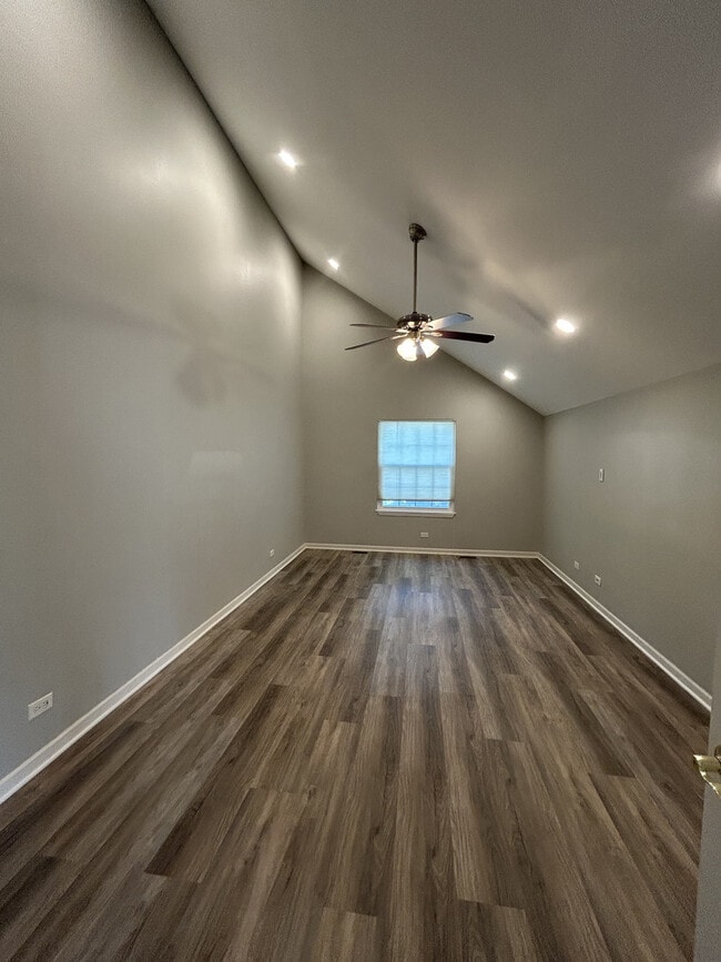Building Photo - 1381 Laurel Oaks Dr