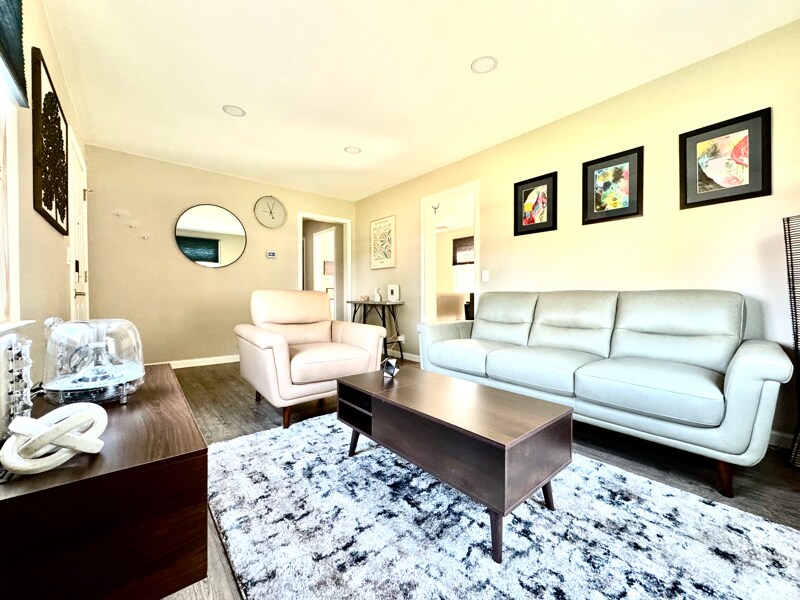 Building Photo - 1804 28th Ave N