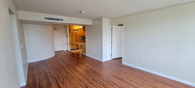 Building Photo - MOANA PACIFIC 2 BEDROOM! NEW WOOD FLOORS!