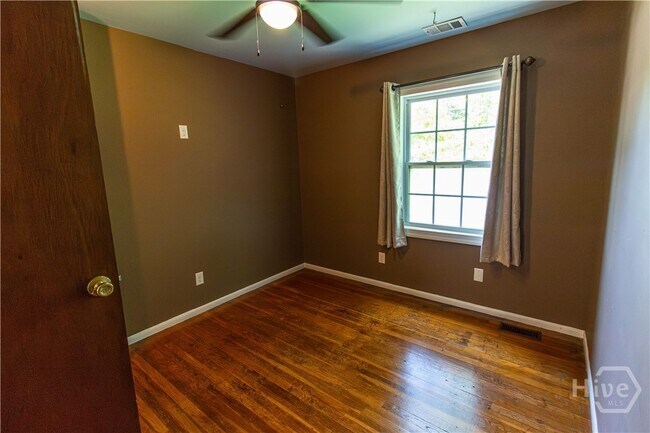 Building Photo - 1037 College Station Rd