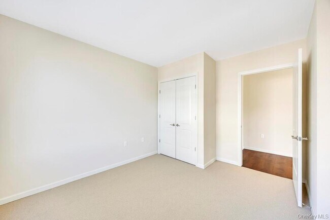 Building Photo - 3 Meadows Ln