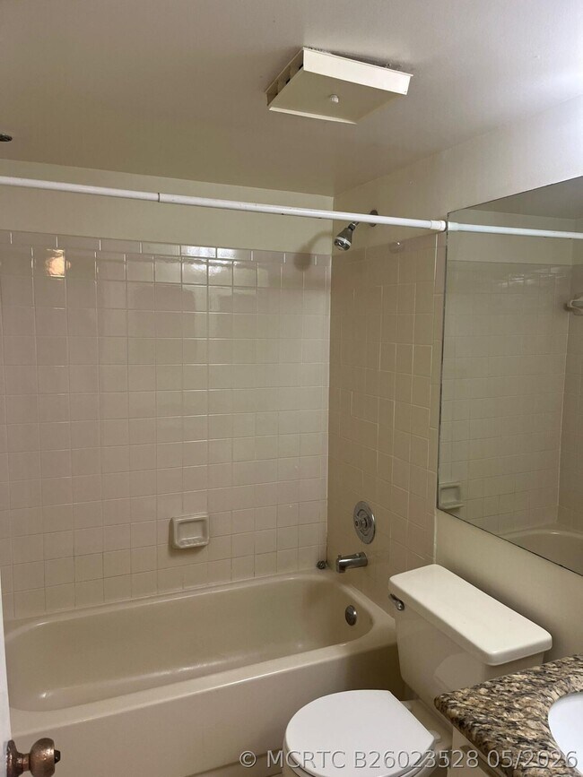 Building Photo - 9993 Three Lakes Cir
