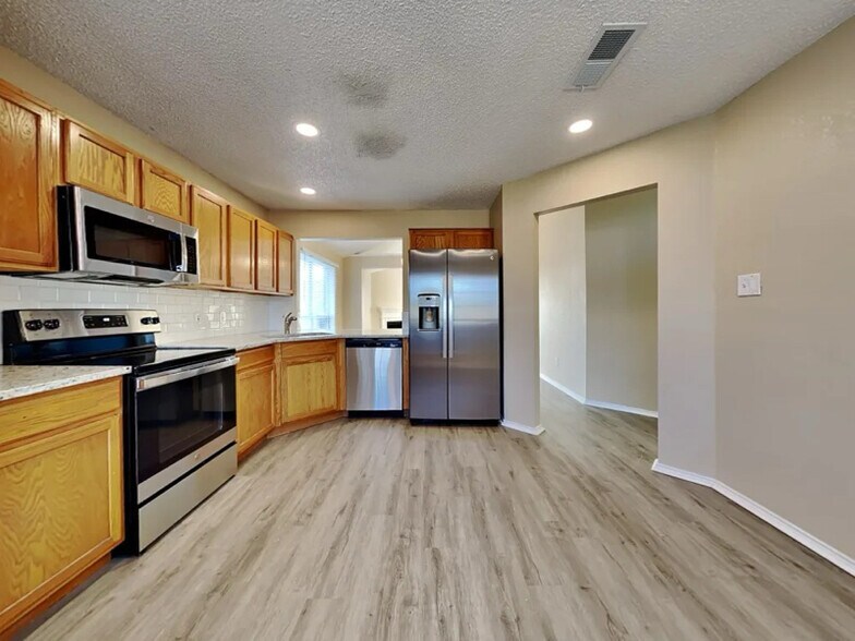 Primary Photo - 10644 Shadywood Dr