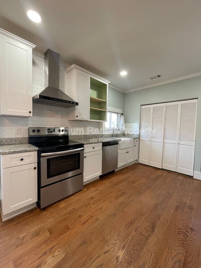 Building Photo - 301 Fletcher St SW