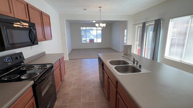 Building Photo - 3 Bedroom Town Home Near Rio Bravo Blvd SE & University Blvd SE In Mesa Del Sol!