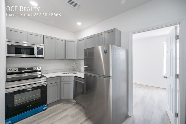 Building Photo - 948 Belmont Ave