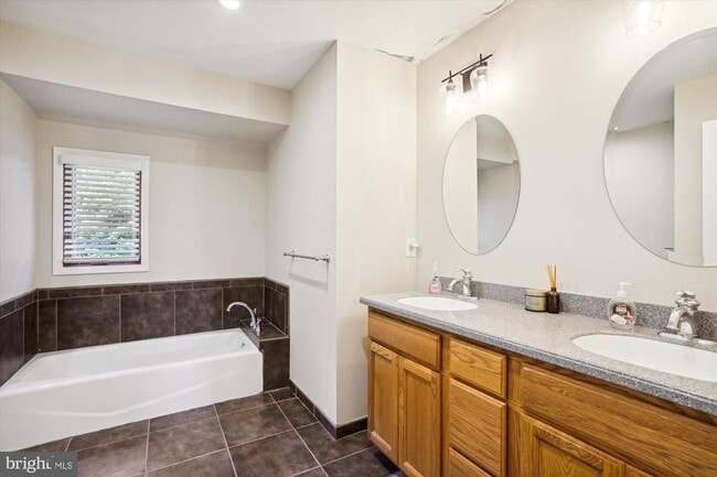 Building Photo - 10408 Hunter Ridge Dr