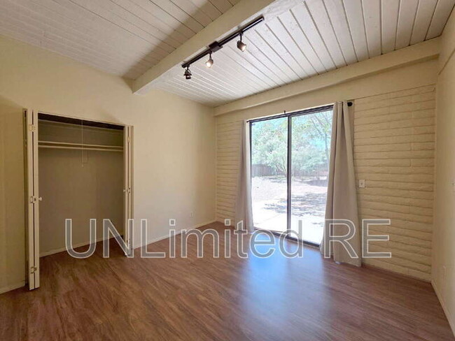 Building Photo - 355 Canyon Diablo Rd