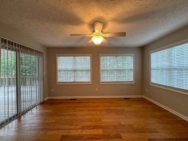 Building Photo - Spacious 4 Bed 2.5 Bath Home in Carolina Lakes