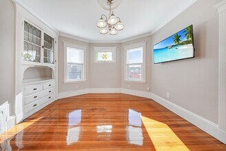 Building Photo - 95 Auckland St