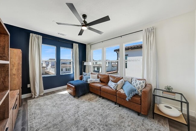 Building Photo - 2133 West Dr