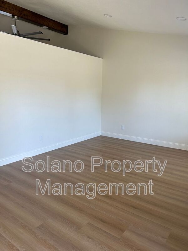 Building Photo - 2813 Vista Palomar