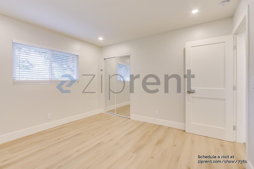 Building Photo - 1815 San Andres St