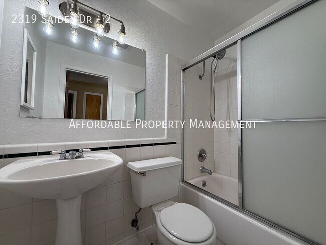 Building Photo - 2319 Saidel Dr