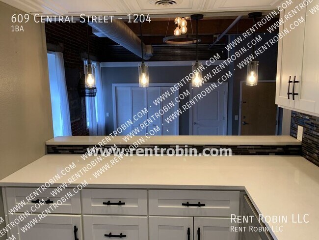 Building Photo - 609 Central St