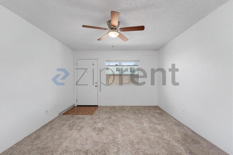 Building Photo - Unit 708